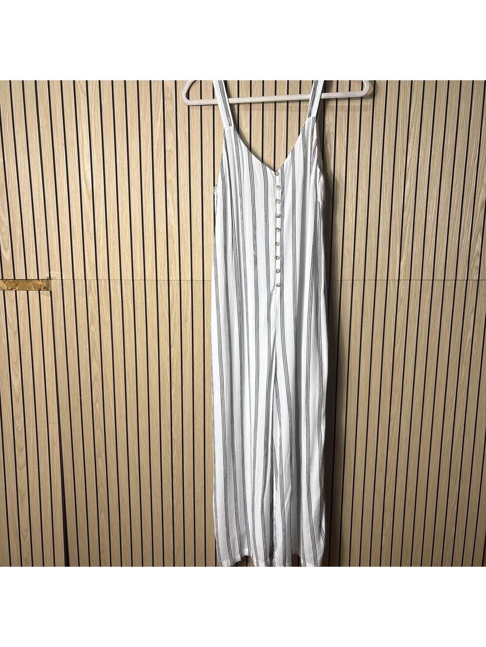 059American Eagle Outfitters Striped Sleeveless Jumpsuit (Small, EUC)